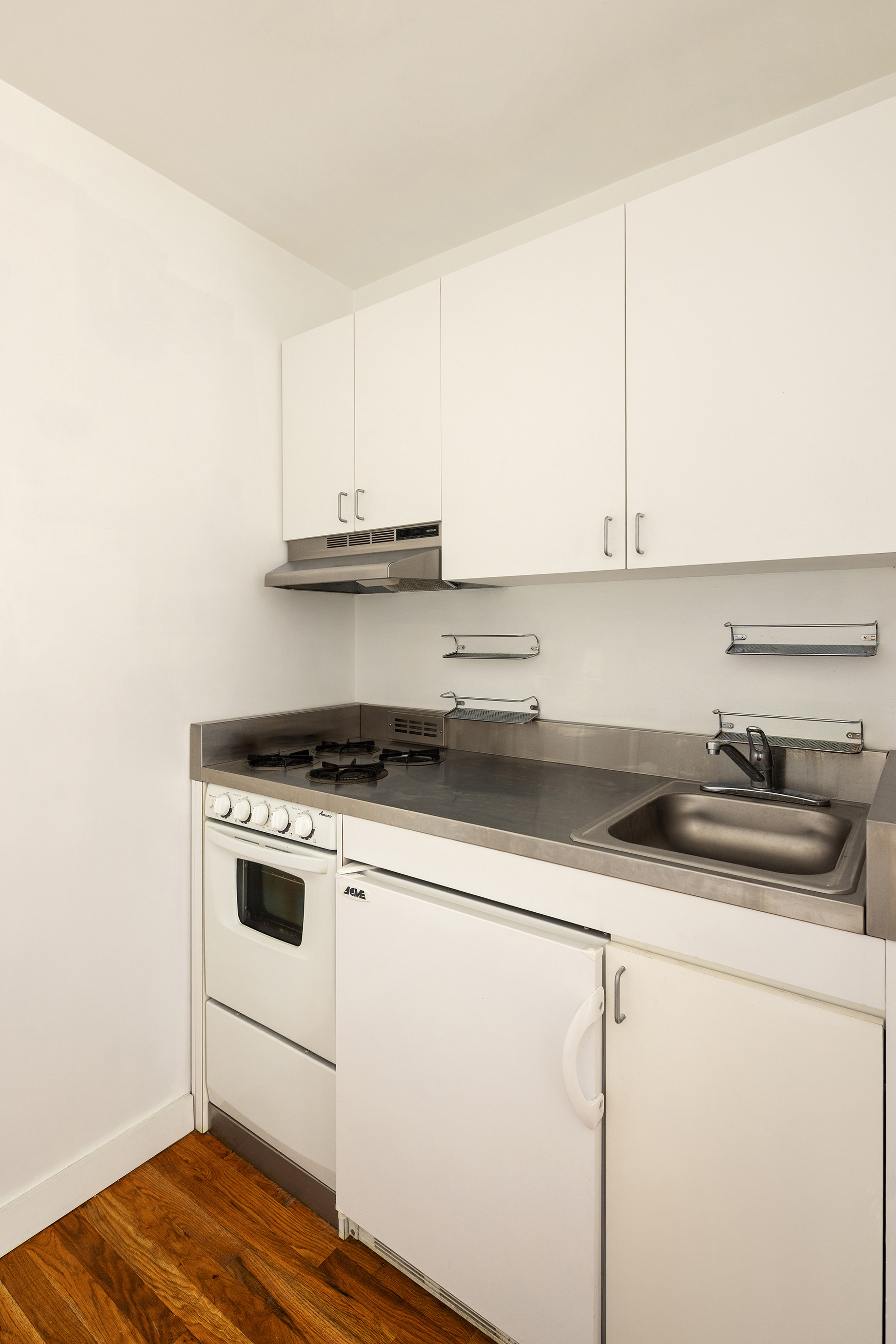 60 East 9th Street, Unit 508 Manhattan, NY 10003 - Photo 10 of 12