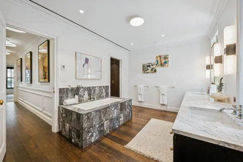 $9,975,000 | 241 East 48th Street | Midtown East