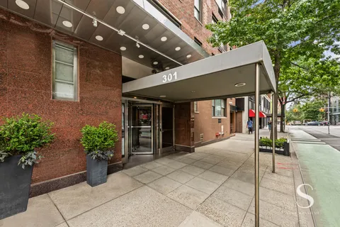 $550,000 | 301 East 62nd Street, Unit 5E | Lenox Hill