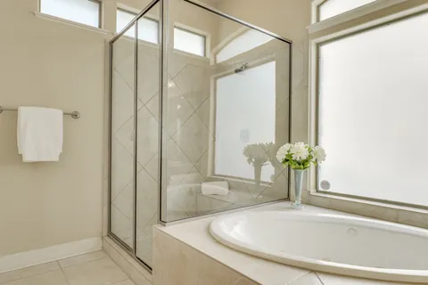 $1,095,000 | 2401 Hunters Green Court, Austin, TX 78732