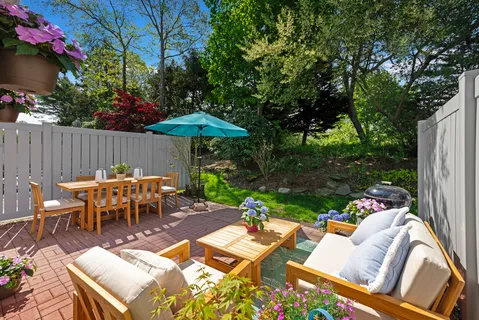 $999,000 | 62 Hubbard Lane, Unit 62, Southampton, NY 11968