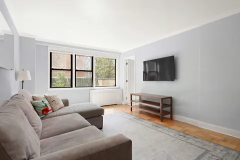 $1,785,000 | 201 East 21st Street, Unit 2FG | Gramercy