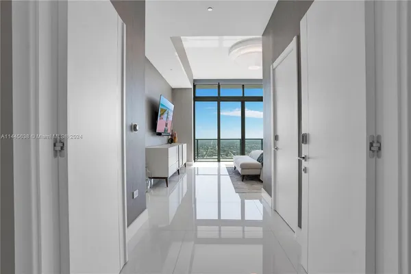 $5,799,900 | 88 Southwest 7th Street, Unit PH4303, Miami, FL 33130