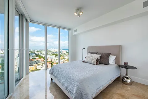 $4,500,000 | 1000 South Pointe Drive, Unit 1903, Miami Beach, FL 33139