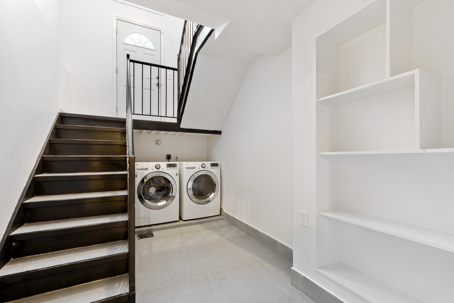 443 Jefferson Avenue, Unit 1L Brooklyn, NY 11221 - Photo 3 of 12 a view of a hallway with washer and dryer