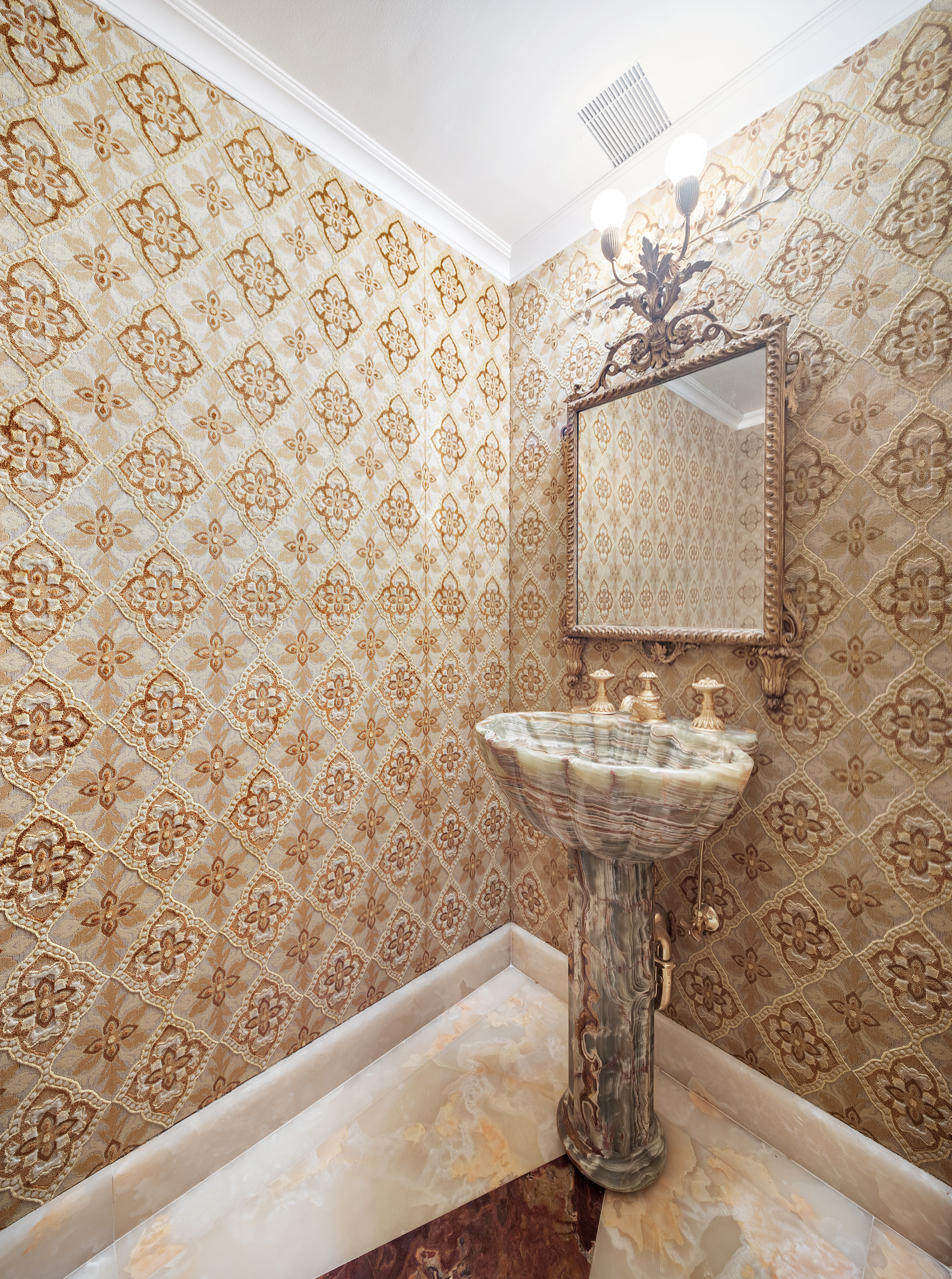 721 5th Avenue, Unit 63D Manhattan, NY 10022 - Photo 9 of 11