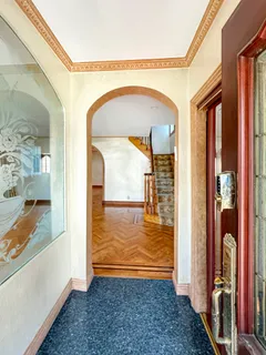 $1,098,000 | 3731 Maple Avenue | Seagate