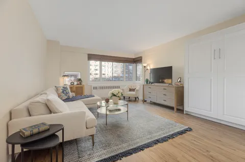 $549,000 | 345 West 58th Street, Unit 4Y | Upper West Side
