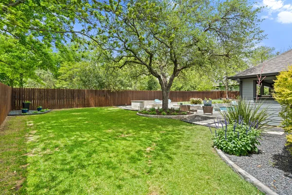 $949,500 | 1614 South College Street, Georgetown, TX 78626