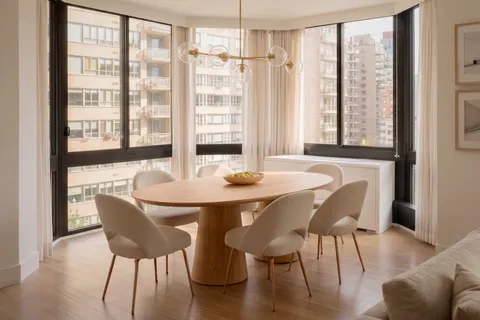 $1,385,000 | 200-210 East 65th Street, Unit 11D | Lenox Hill