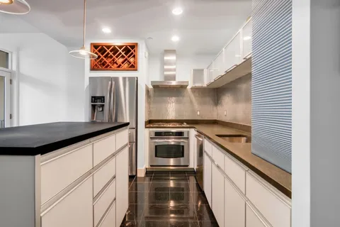 $1,400,000 | 44-27 Purves Street, Unit 8A | Long Island City