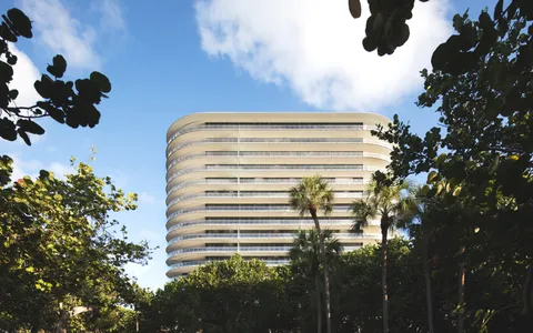 a building view with outdoor space