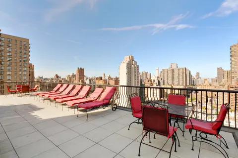 $775,000 | 343 East 74th Street, Unit 5H | Lenox Hill