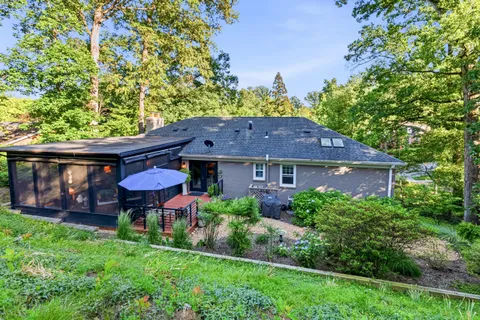 $1,250,000 | 1702 Mason Hill Drive, Alexandria, VA 22307