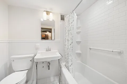 $495,000 | 110 East 57th Street, Unit 16B | Midtown East