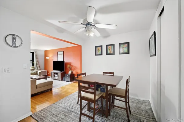 a view of a livingroom and dining room