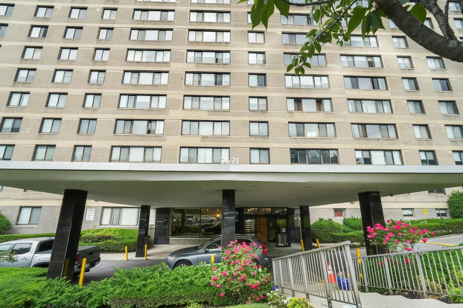 $279,000 | 3671 Hudson Manor Terrace, Unit 1A | Riverdale