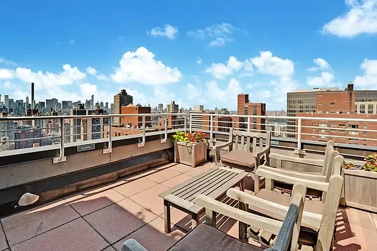 300 East 93rd Street, Unit 14F Manhattan, NY 10128 - Photo 12 of 14 a terrace with a city view