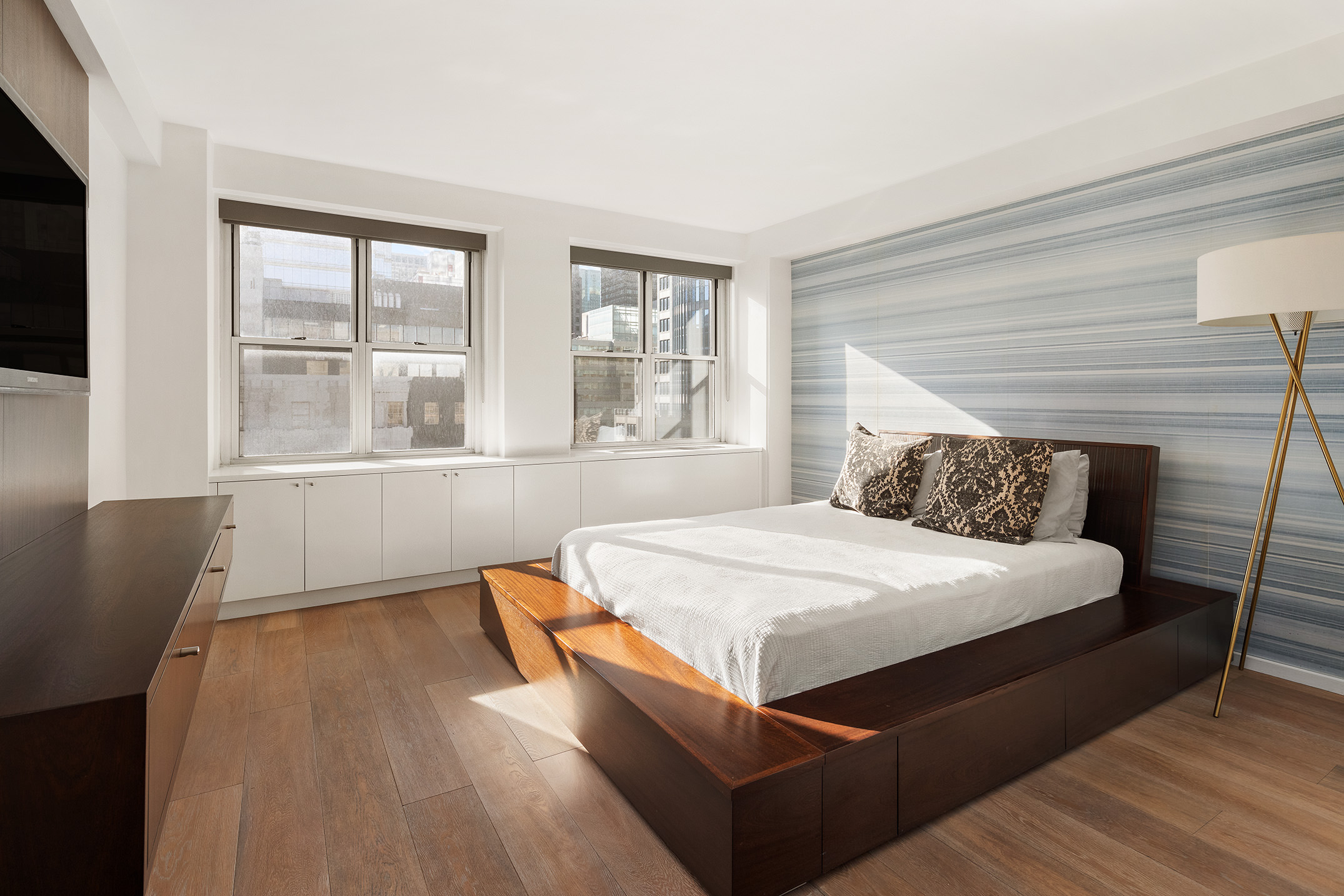 150 East 61st Street, Unit 16D Manhattan, NY 10065 - Photo 5 of 9 Gallery Image 5