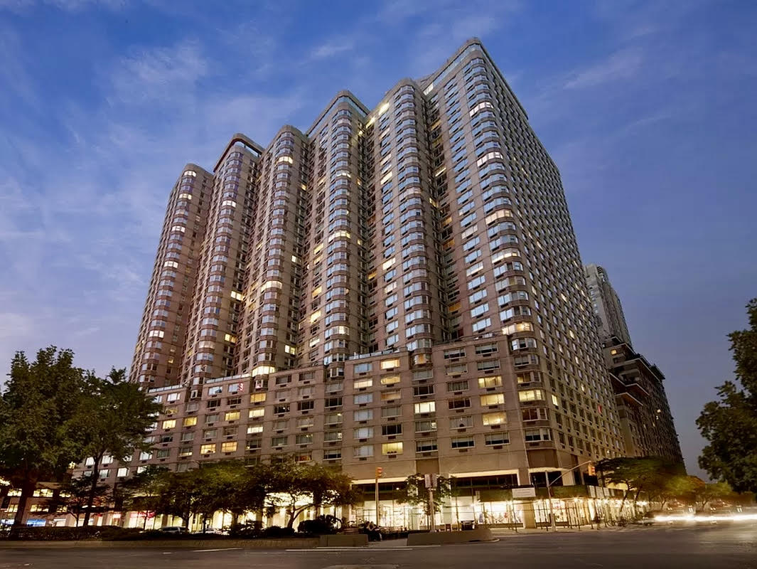 30 West 63rd Street, Unit 7O Manhattan, NY 10023 - Photo 12 of 16 a view of a tall building