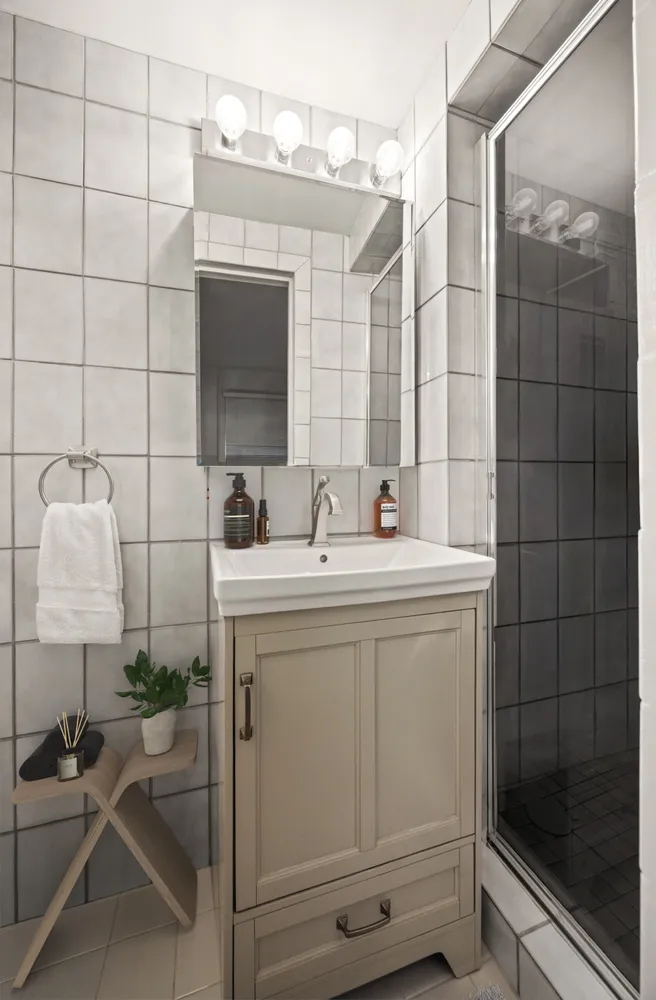 $1,200,000 | 45 West 54th Street, Unit 9E | Midtown Central