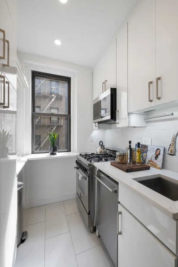 $525,000 | 350 Cabrini Boulevard, Unit 7N | Hudson Heights