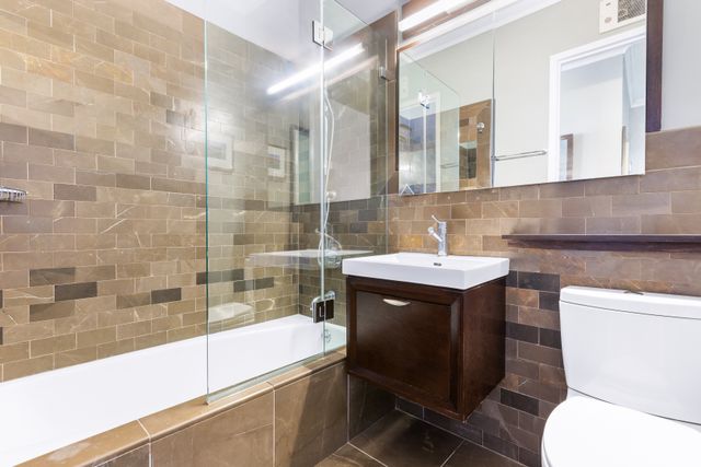 $1,370,000 | 200 East 32nd Street, Unit 21E | Kips Bay