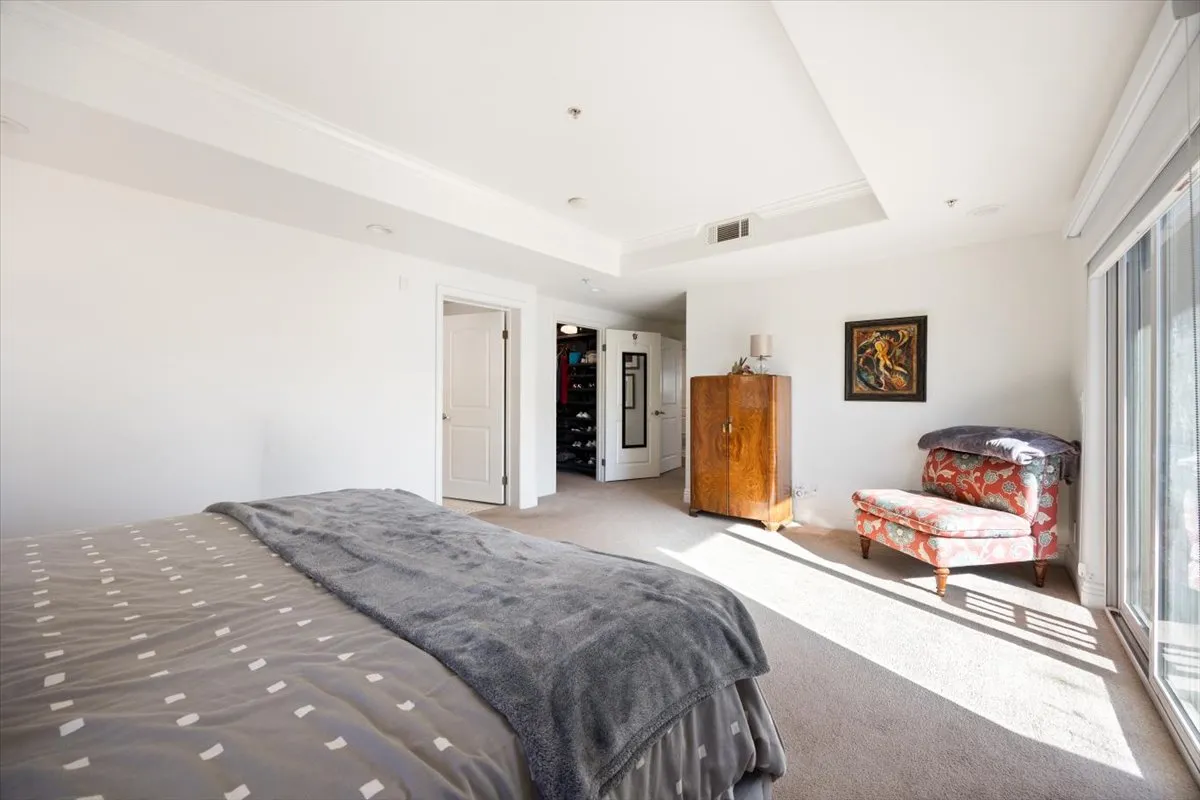 $999,999 | 4394 Farmdale Avenue, Unit 202, Studio City, CA 91604