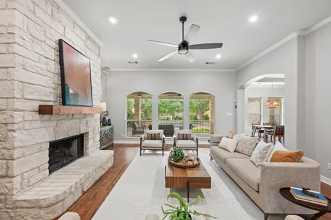 $850,000 | 806 Overlook Bend, Leander, TX 78641
