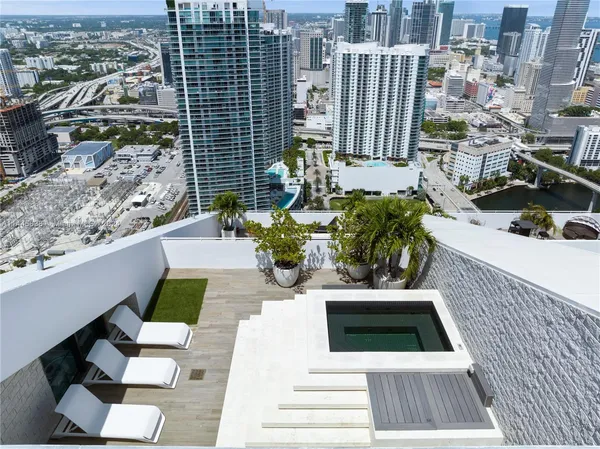 $5,799,900 | 88 Southwest 7th Street, Unit PH4303, Miami, FL 33130