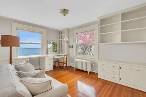 $3,000,000 | 4 Van Zandt Avenue, Newport, RI 02840