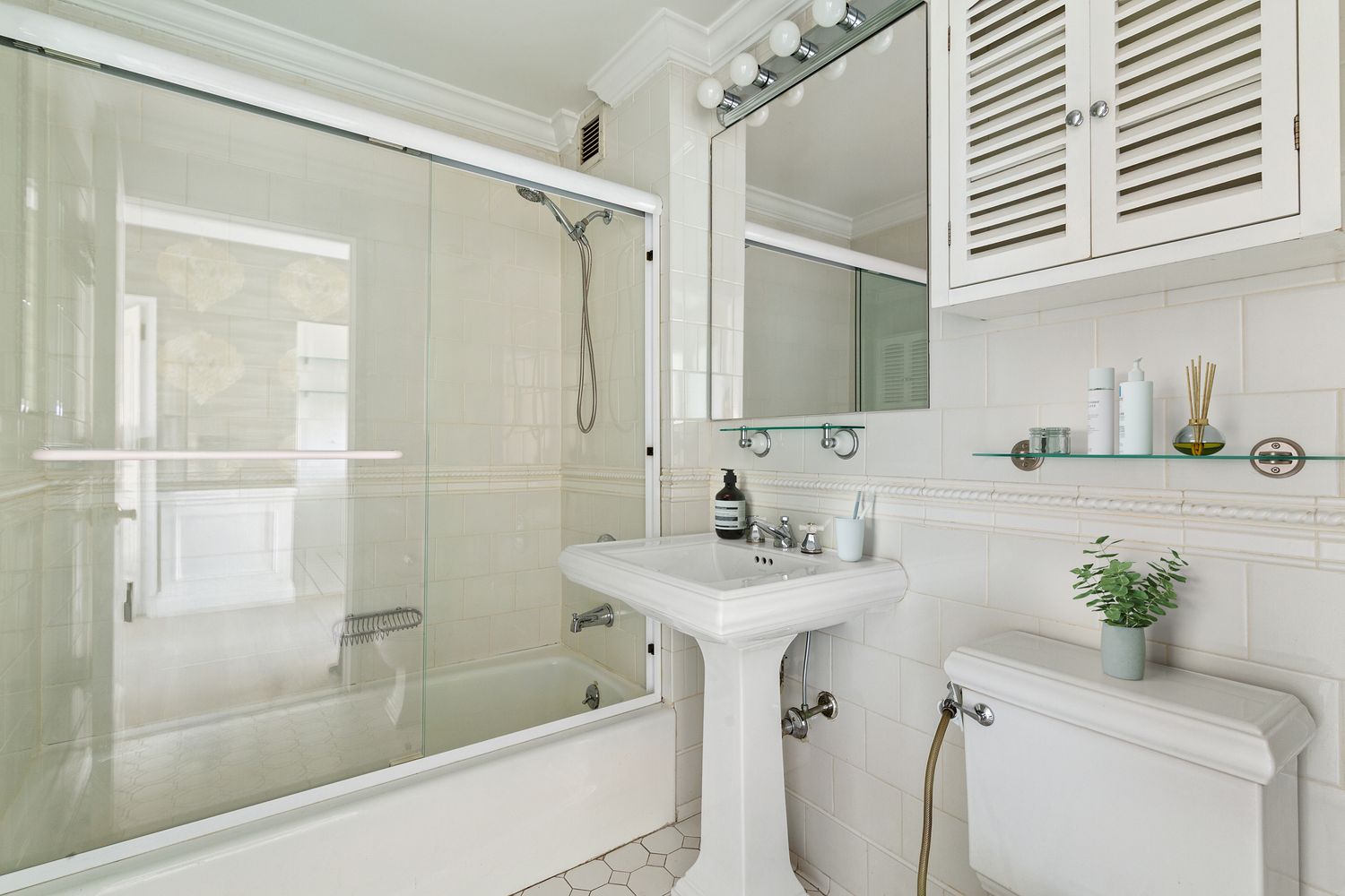 400 East 90th Street, Unit 7D Manhattan, NY 10128 - Photo 7 of 8 a bathroom with a sink toilet and shower
