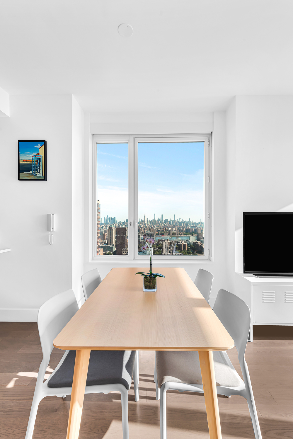 388 Bridge Street, Unit 42G Brooklyn, NY 11201 - Photo 5 of 26 a dining room with a table and chairs