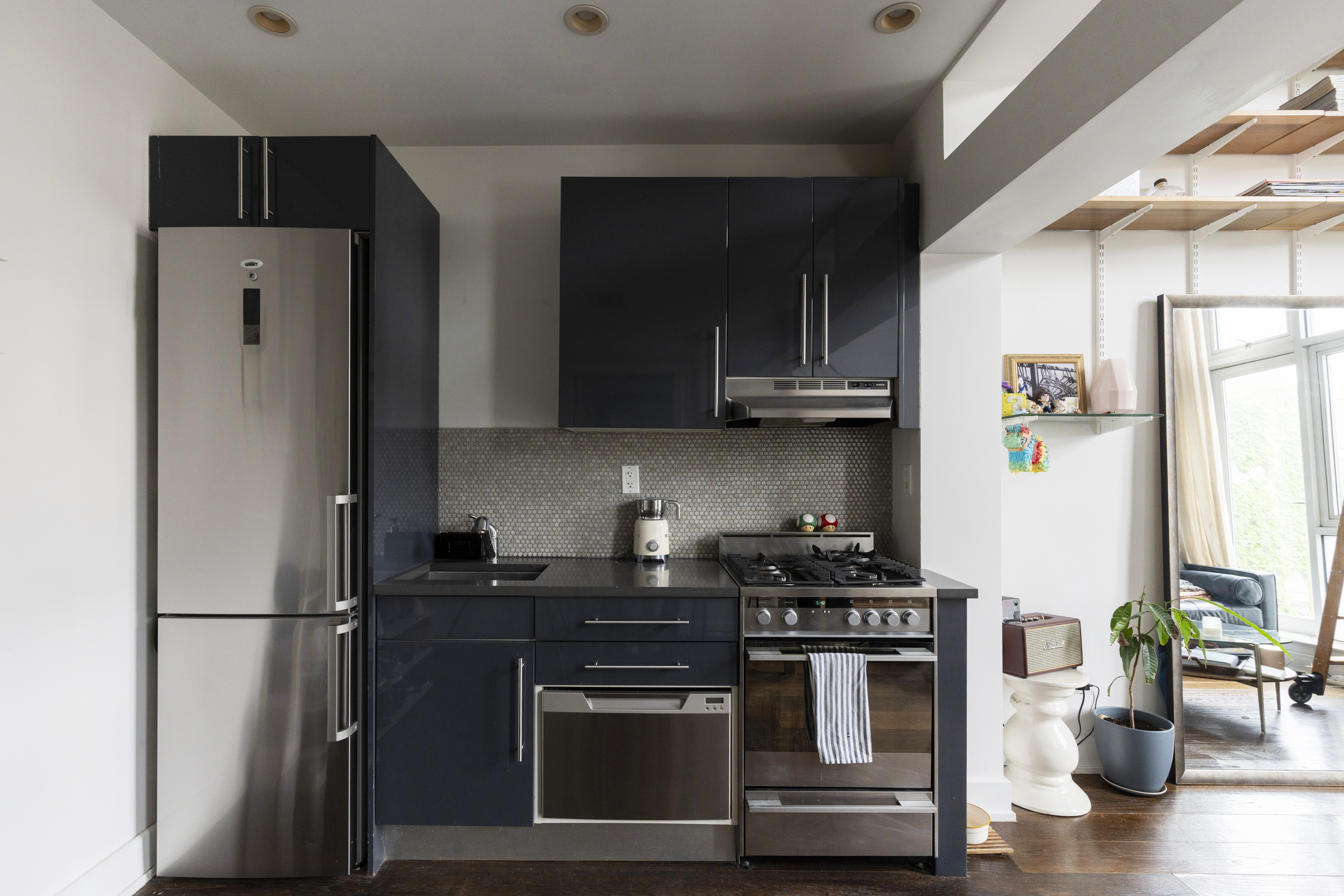 390 Lorimer Street, Unit 3H Brooklyn, NY 11206 - Photo 3 of 13 a kitchen with stainless steel appliances a stove a refrigerator and a cabinets
