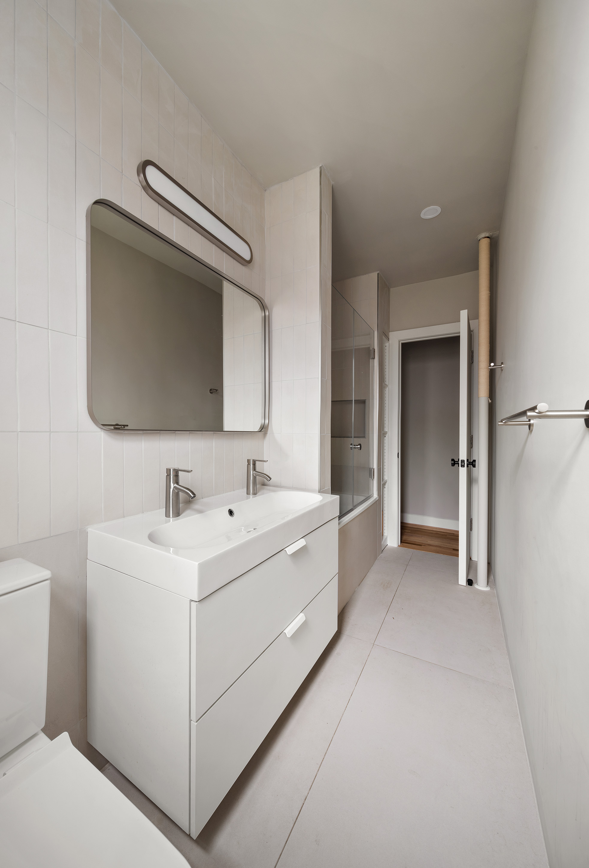 100 Ocean Parkway, Unit 4H Brooklyn, NY 11218 - Photo 10 of 11 a bathroom with a sink toilet and tub