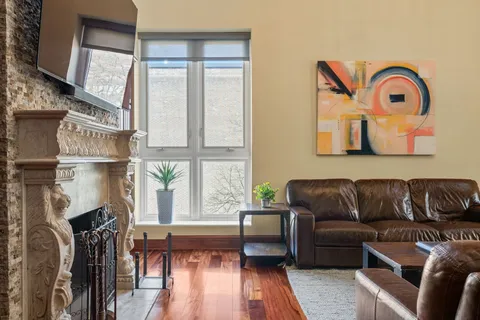 $1,400,000 | 802-10 Locust Street, Unit 201, Philadelphia, PA 19107