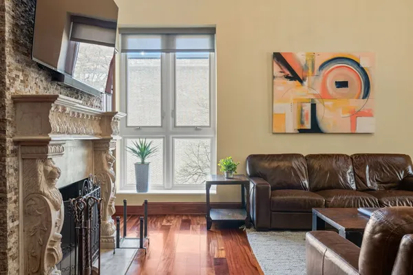 $1,400,000 | 802-10 Locust Street, Unit 201, Philadelphia, PA 19107
