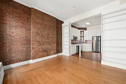 $675,000 | 313 East 56th Street, Unit 2C | Sutton Place