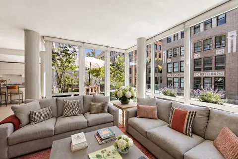 $4,395,000 | 133 West 22nd Street, Unit 10D | Chelsea