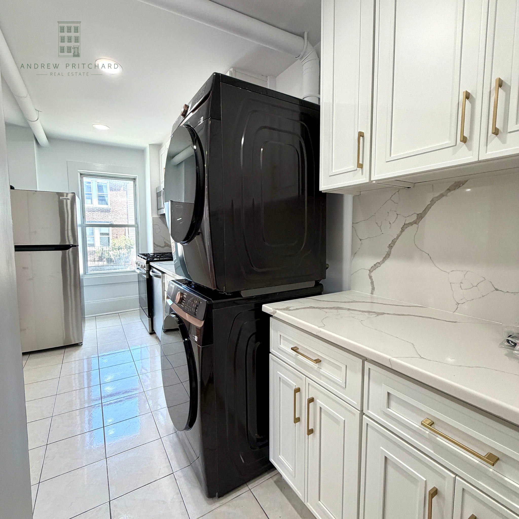 22-11 Crescent Street, Unit 2 Queens, NY 11105 - Photo 5 of 10