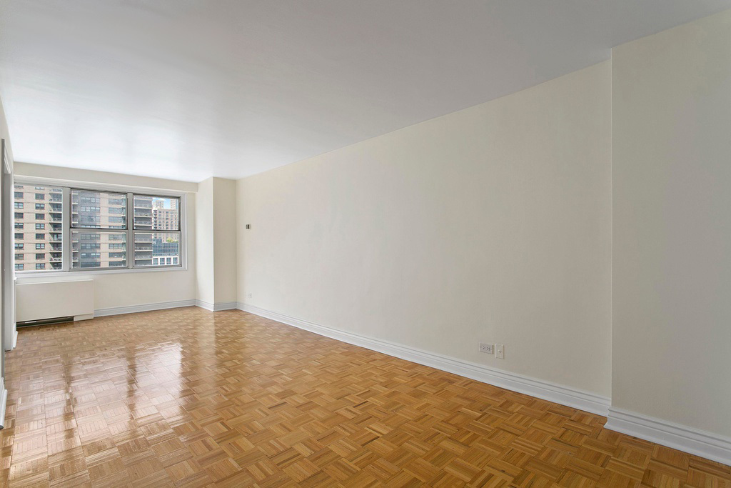 155 West 68th Street, Unit 1607 Manhattan, NY 10023 - Photo 4 of 8