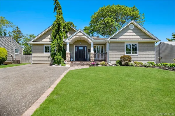 $1,098,000 | 8 Melony Avenue, Plainview, NY 11803