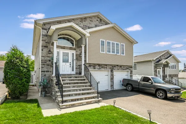 $2,350 | 8 Chamberlain Avenue, Unit 1, Elmwood Park, NJ 07407
