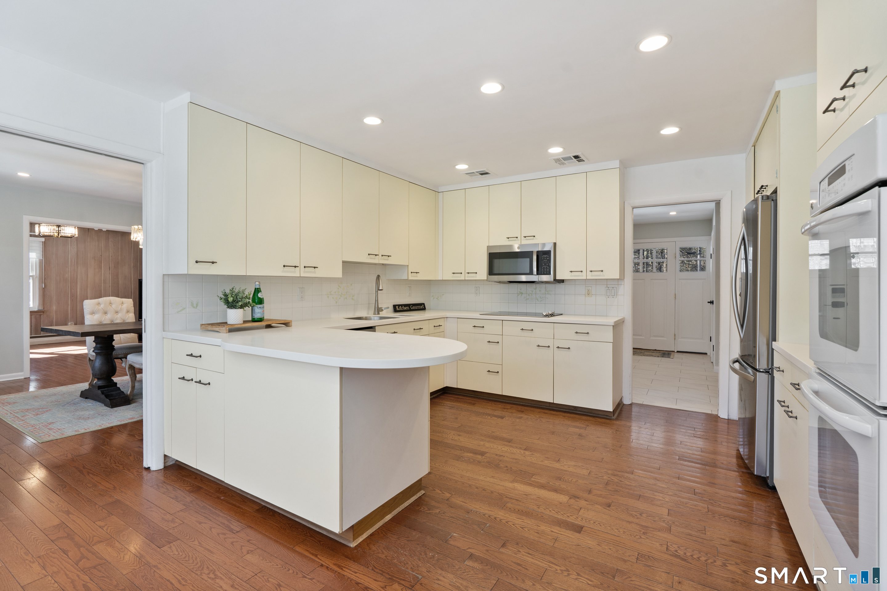 202 Fox Ridge Road Stamford, CT 06903 - Photo 14 of 40