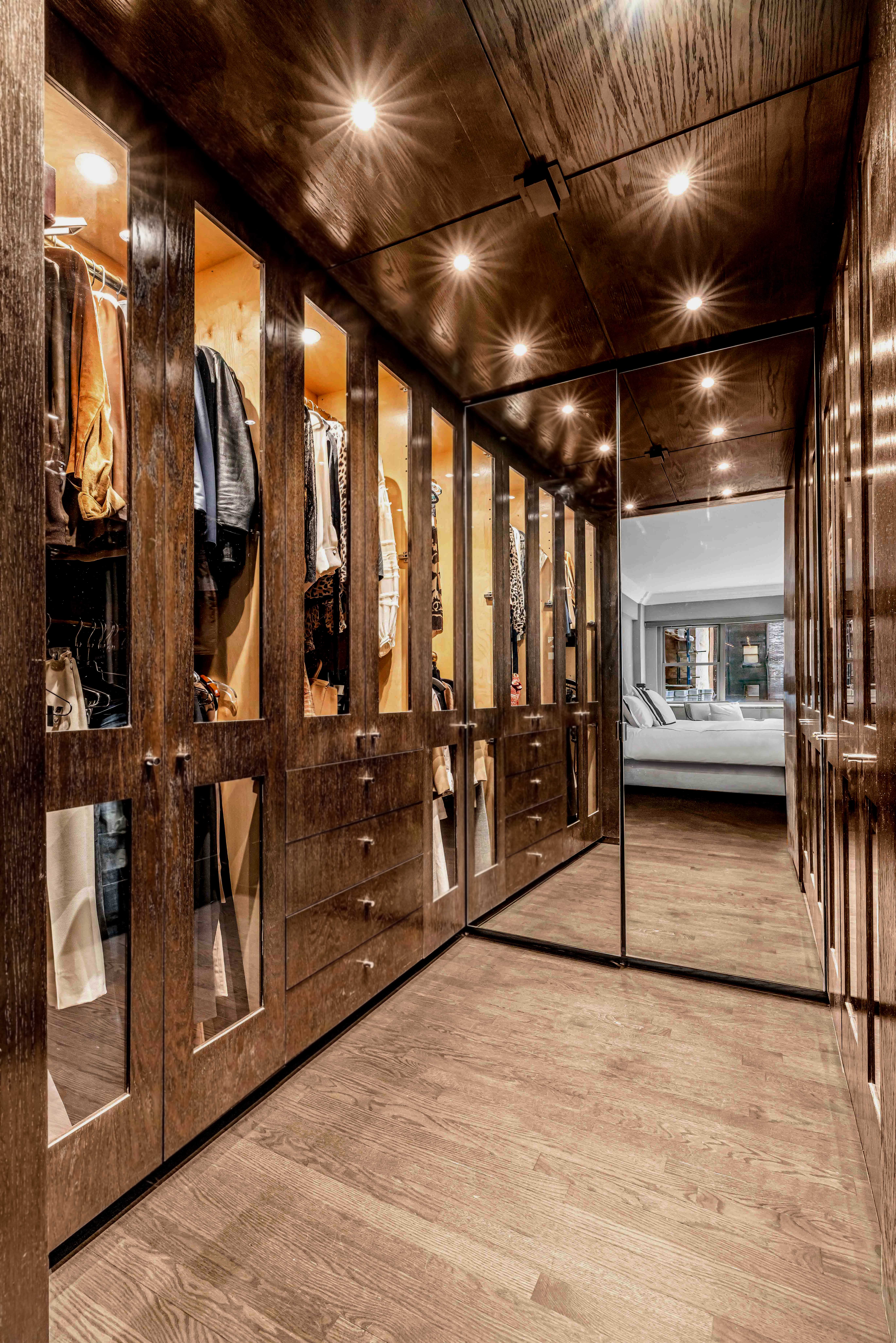 785 5th Avenue, Unit 3C Manhattan, NY 10022 - Photo 8 of 16 a view of a room with gym equipment