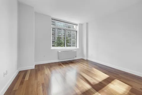 $9,000 | 212 East 57th | Midtown East