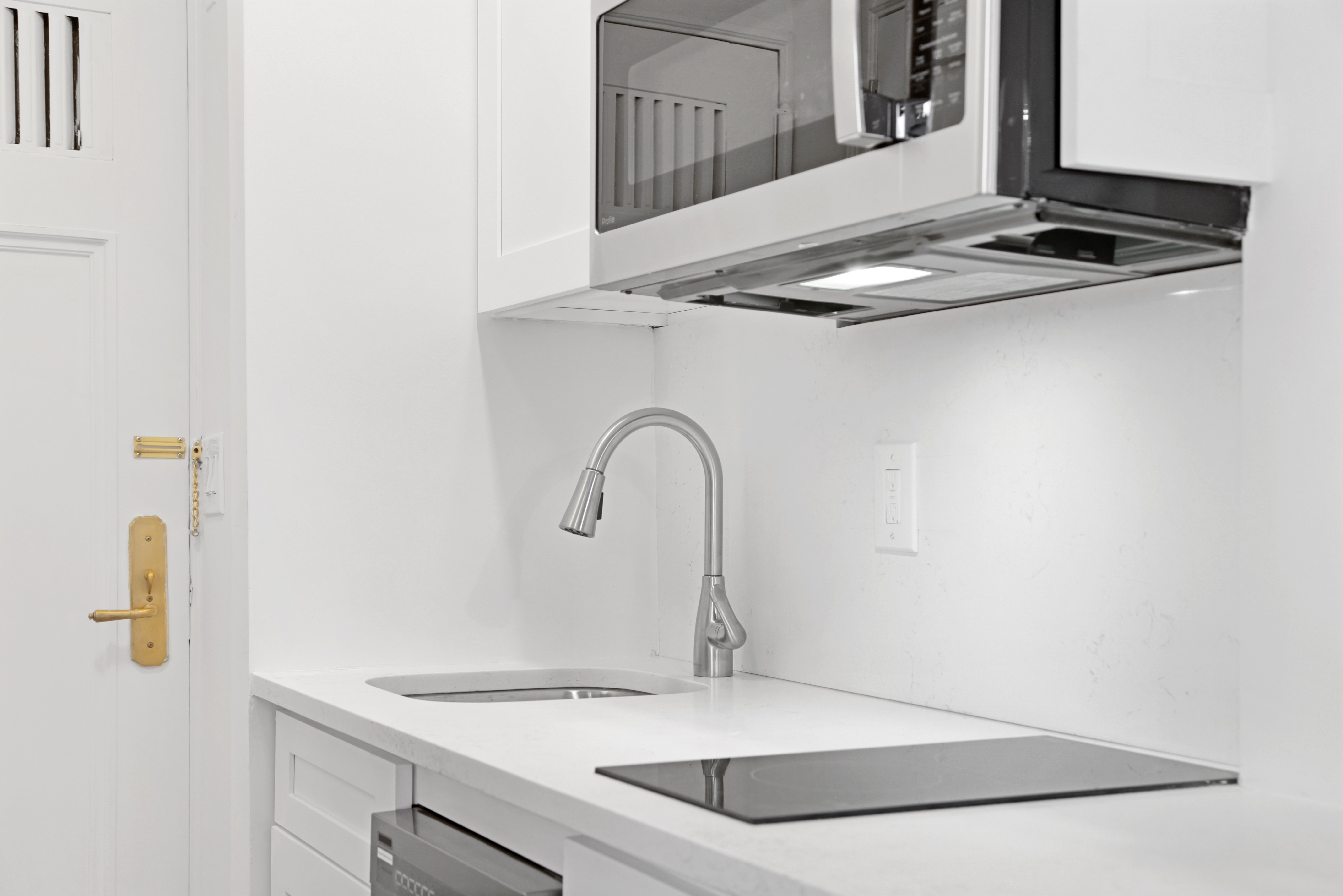 25 Tudor City Place, Unit 801 Manhattan, NY 10017 - Photo 10 of 18