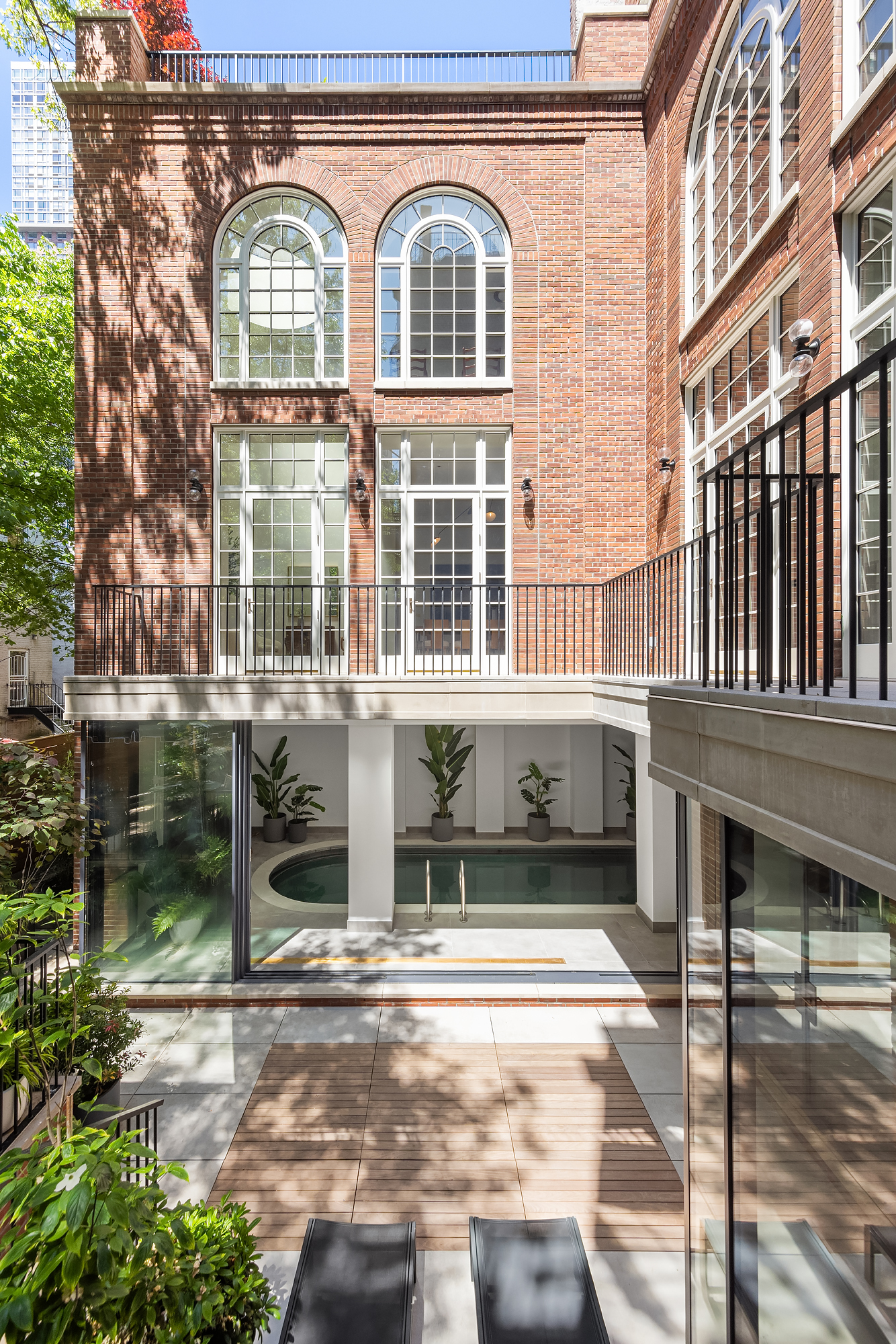 48-50 West 69th Street Manhattan, NY 10023 - Photo 28 of 33 a front view of a house with a garden