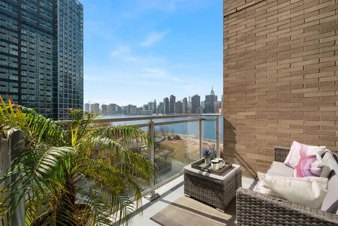 $1,350,000 | 46-30 Center Boulevard, Unit 707 | Long Island City