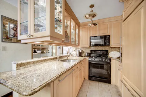 $1,150,000 | 400 East 85th Street, Unit 15F | Upper East Side